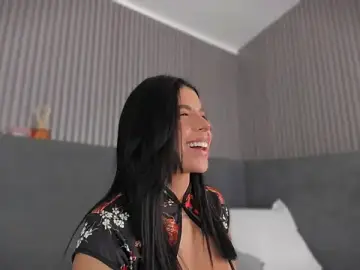 Stripchat Adult Webcams of emelie_89
