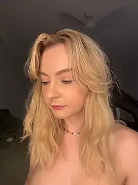 Stripchat Sex Cam of Lotttiee