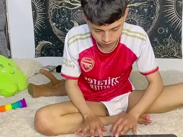 Stripchat Live Sex Cam of Andy_Belier23