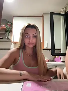Stripchat Free Porn Cam of Noeliagglow