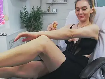 Stripchat Best Webcam of EllaMilf_