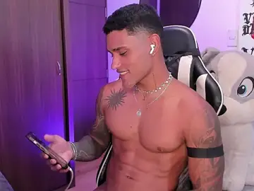 Stripchat Live Sex Cam of Alessandro_Vanni