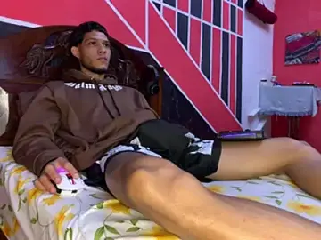 Stripchat Sex Chat of tanned_boy