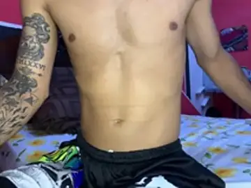 Stripchat Adult Webcam of tanned_boy