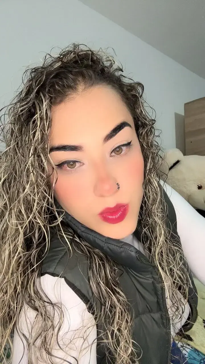 Melina-54