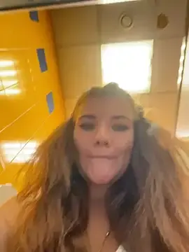 Stripchat Live Sex Cam of Holy_Tereza