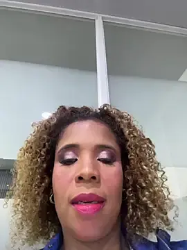Stripchat Free Live Porn of MiaCurly