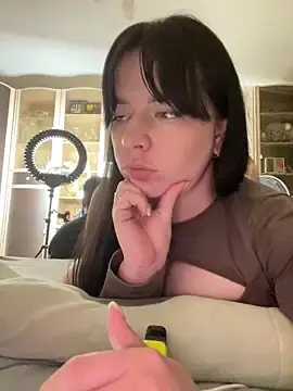 Stripchat Sex Cam of Poly_Nick