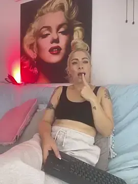 Stripchat Free Porn Cam of viktoria_davis_