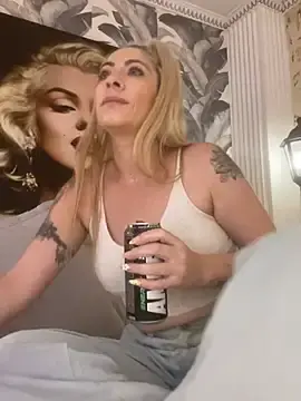 Stripchat Live Sex Cam of viktoria_davis_