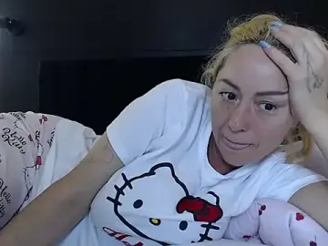 Stripchat Best live sex cam show of _karolynesyera_