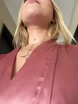 Stripchat Free Live Porn of MollyCruz