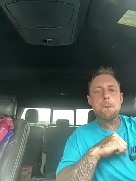 Stripchat Live Sex Cam of WIDBIGWHITECOCK
