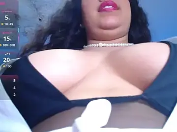 Stripchat Watch Live Sex Cams of cristal_horny19