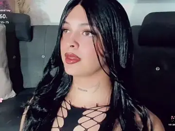 Stripchat Adult Webcam of Emmaa_Saenz_