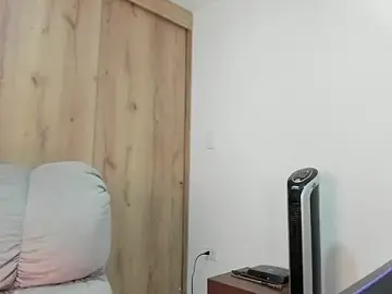Stripchat Live Sex Cam of xspecialoomx