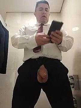 Stripchat Live Sex Cam of BigCristh79