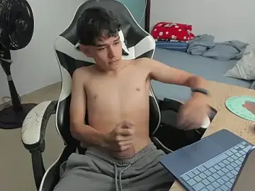 Stripchat Free Porn Cam of ronaldmq20