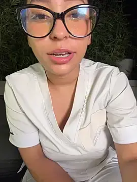 Stripchat Sex Cam of Mia_Alanna