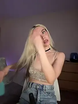 Stripchat Live Sex Cam of xDinnax