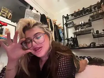 Stripchat Adult Webcam of luckygigi