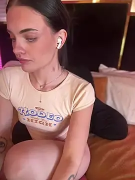 Stripchat Watch Live Sex Cams of KarissaChantelle