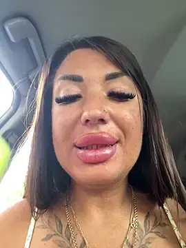 Stripchat Watch Live Sex Cams of RuslanaXX