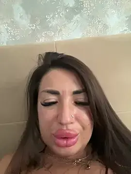 Stripchat Watch Live Sex Cams of RuslanaXX
