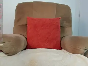 Stripchat Sex Chat of selfsuckqueen_