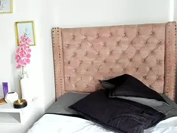 Stripchat Live Sex Cam of laura_hotties