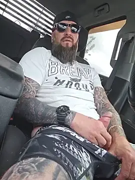Stripchat Sex Cam of Beardedtattood