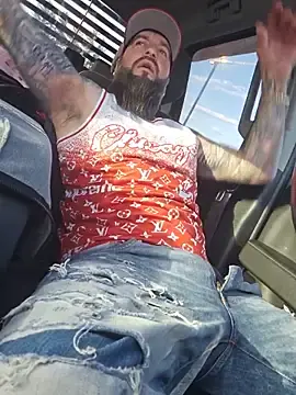 Stripchat Free Porn Cam of Beardedtattood