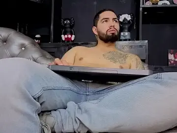 Stripchat Live Sex Cam of matteosantos