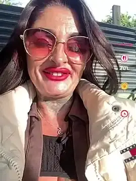 Stripchat Free Porn Cam of Irish_Scarlet_Squirt