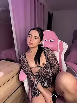 Stripchat Watch Live Sex Cams of Emily-14