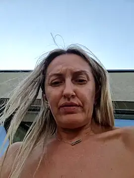 Stripchat Live Sex Cam of Miss____Mia_