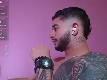 Stripchat Live Sex Cam of king_falconer
