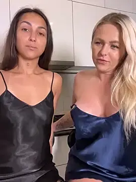 Stripchat Live Sex Cam of Keep_us_wild