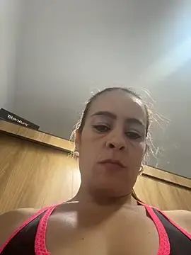 Stripchat Adult Webcam of Natigoonzalez