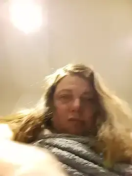 Stripchat Sex Cam of HotHornyEmmaX