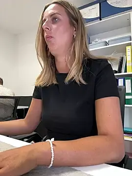Stripchat Free Porn Cam of Hii_Lolla