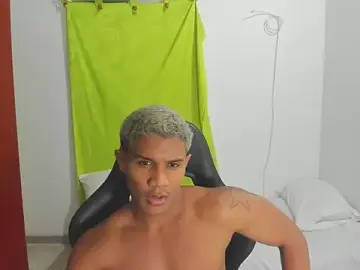 Stripchat Watch Live Sex Cams of corzoethan