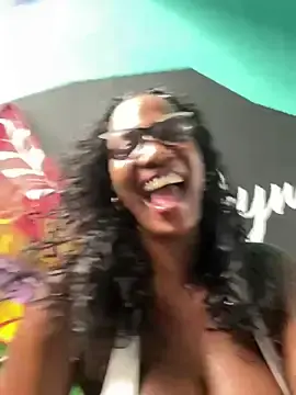 Stripchat Live Sex Cam of Bustykeyla