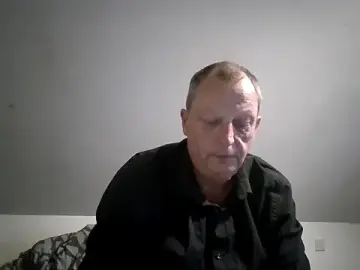 Stripchat Sex Cam of chubbybear2cum