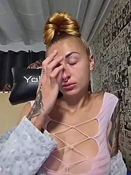 Stripchat Sex Cam of kylie_blck