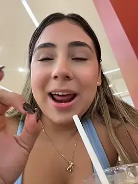 Stripchat Sex Cam of MelodyRey__