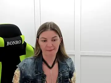 Stripchat Nude Webcam of MiaSummerr_