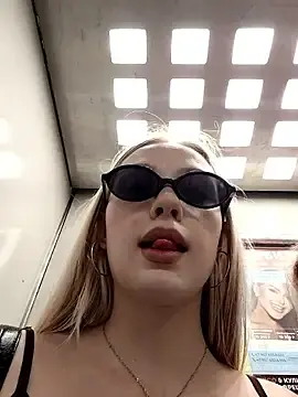 Stripchat Nude Webcam of caressyourself