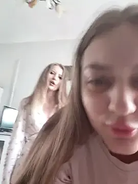 Stripchat Live Sex Cam of caressyourself