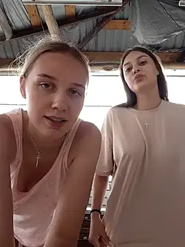 Stripchat Sex Cam of caressyourself